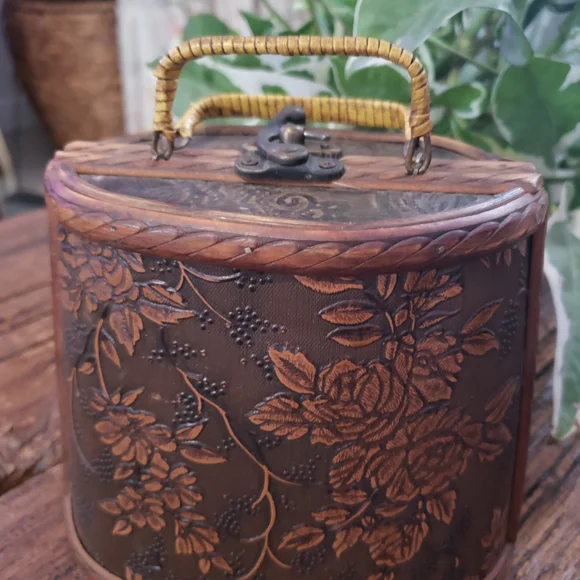 Vintage Floral Embossed Handbag Box - Picture 12 of 12